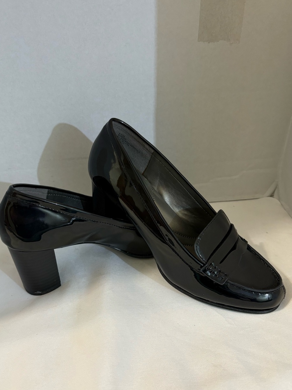 Bandolino black patent leather block heel loafer pumps women’s 6.5 penny keeper - Picture 5 of 10